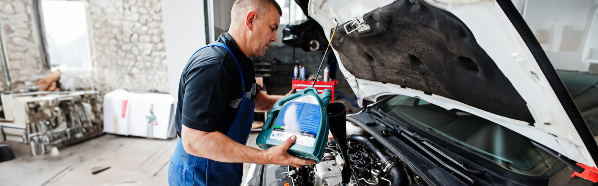 What are the most common engine oil problems and how can they be solved?